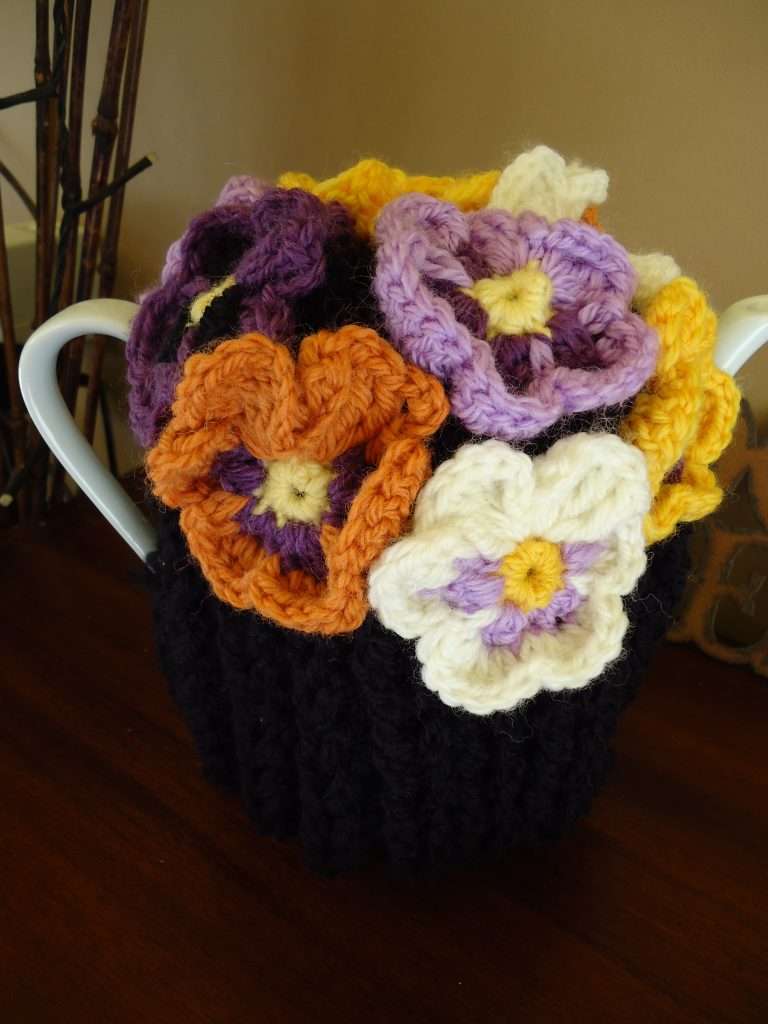 pansy tea cosy 016